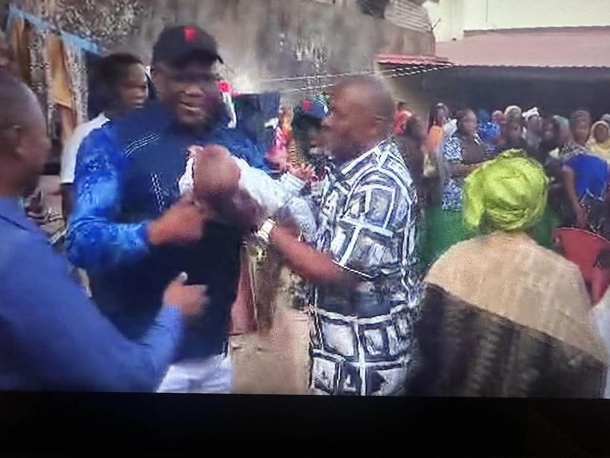 Ratoma : une apparition remarquée de Kabinet Diawara à Hamdanlaye Mosquée