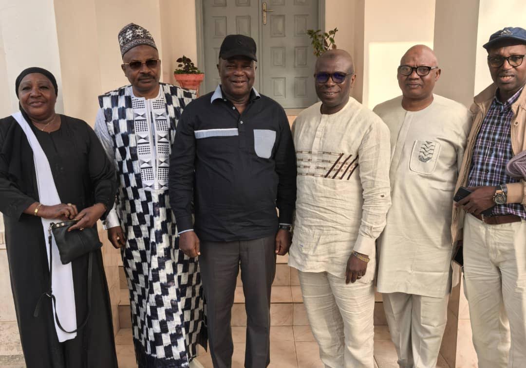 Dakar : les cadres guinéens de l'OMVS présentent leurs vœux du nouvel an à l'ambassadeur de Guinée